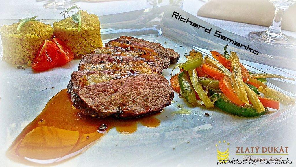 Boutique Hotel Zlaty Dukat كَشّا المطعم الصورة
